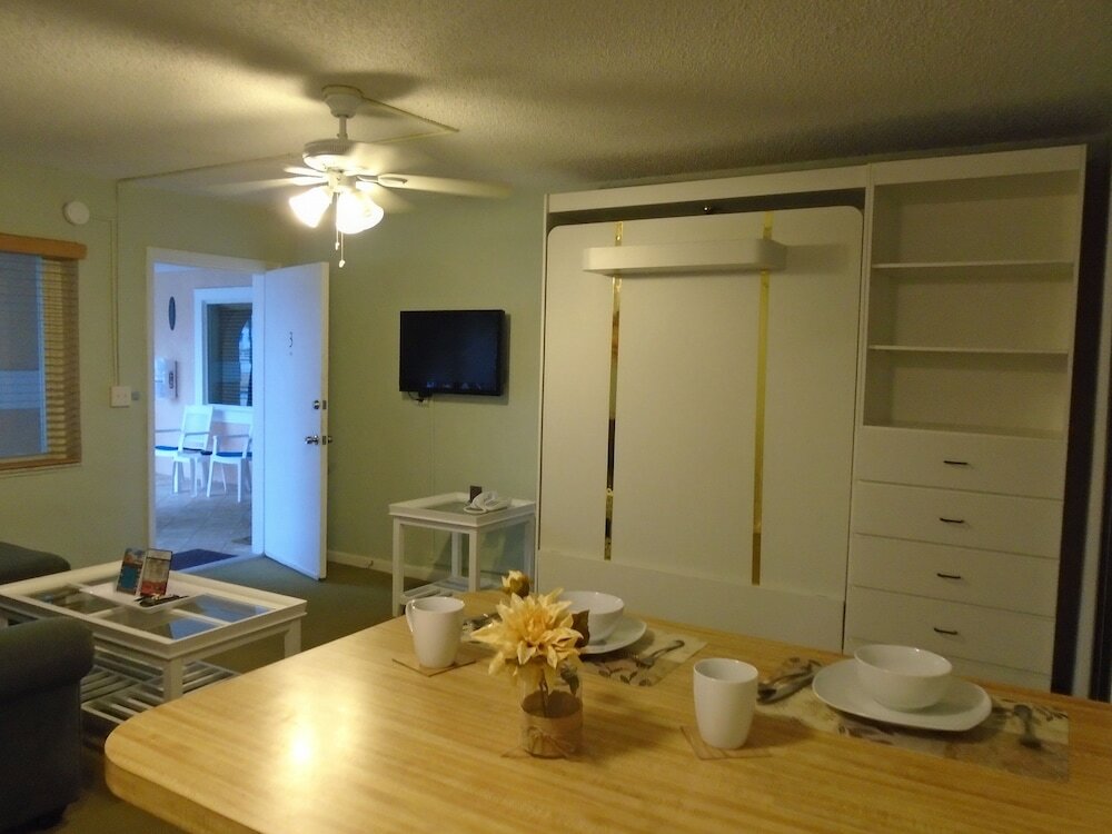 Фото Coral Key Inn