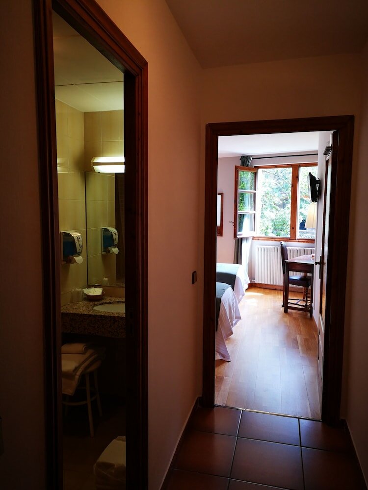 Фото Hotel Rural Santa Bàrbara de la Vall d'Ordino