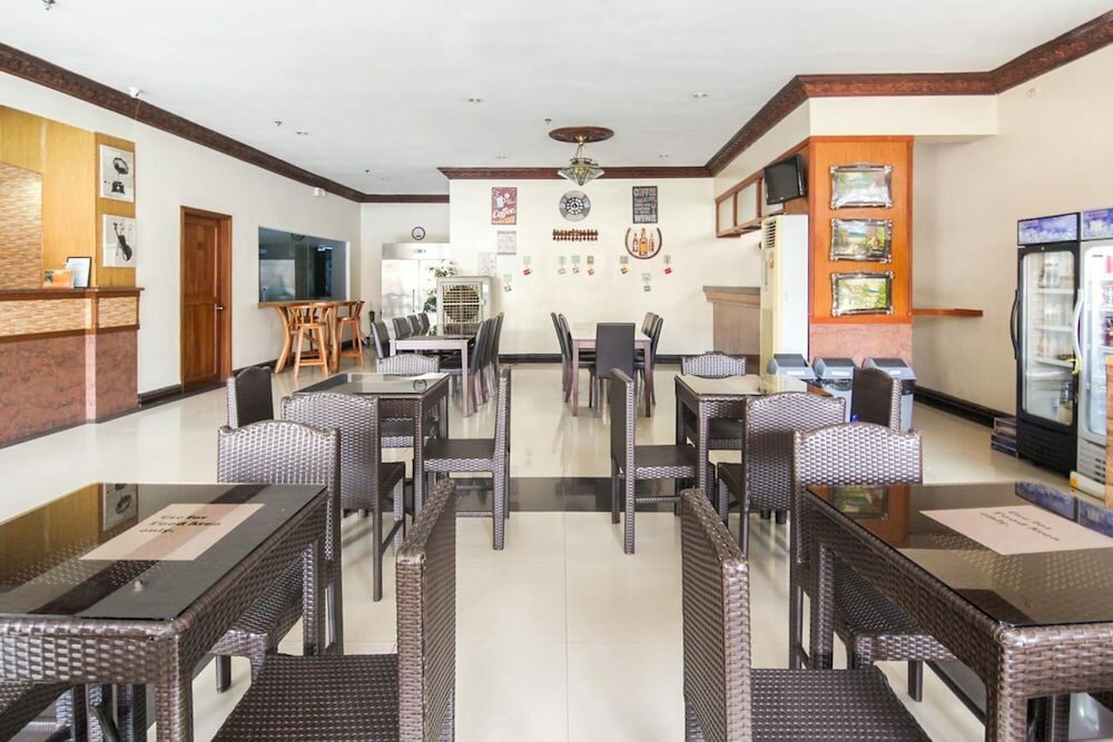 Фото Oyo 130 Jy Crown Palace - Hostel