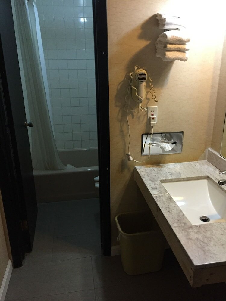 Фото Country Manor Motel Watkins