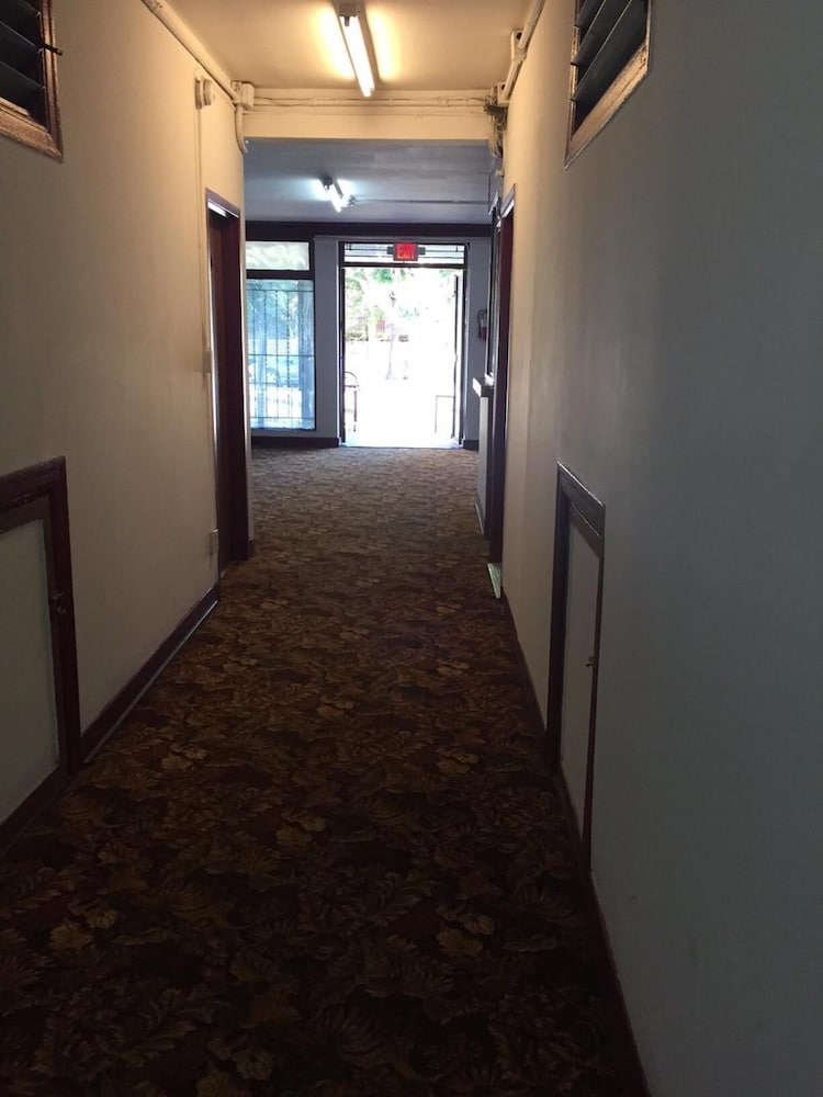 Фото Hollywood Roxy Hotel