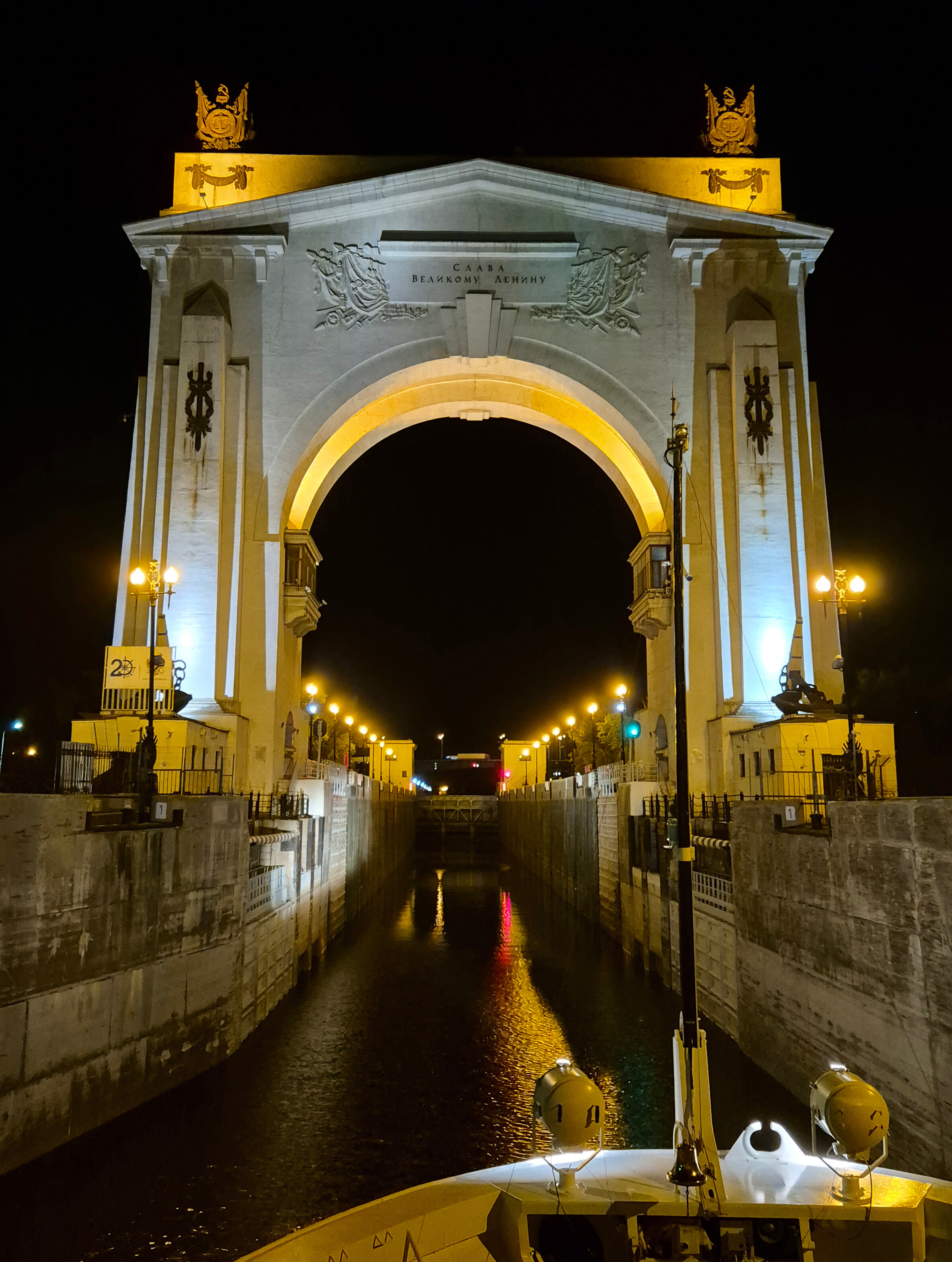 Эротикалық фильмдер фолдың шетінде