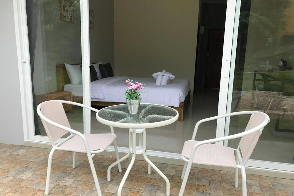 Фото Snooze Inn Phuket