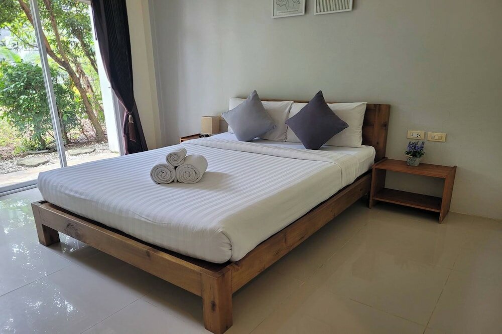 Фото Snooze Inn Phuket