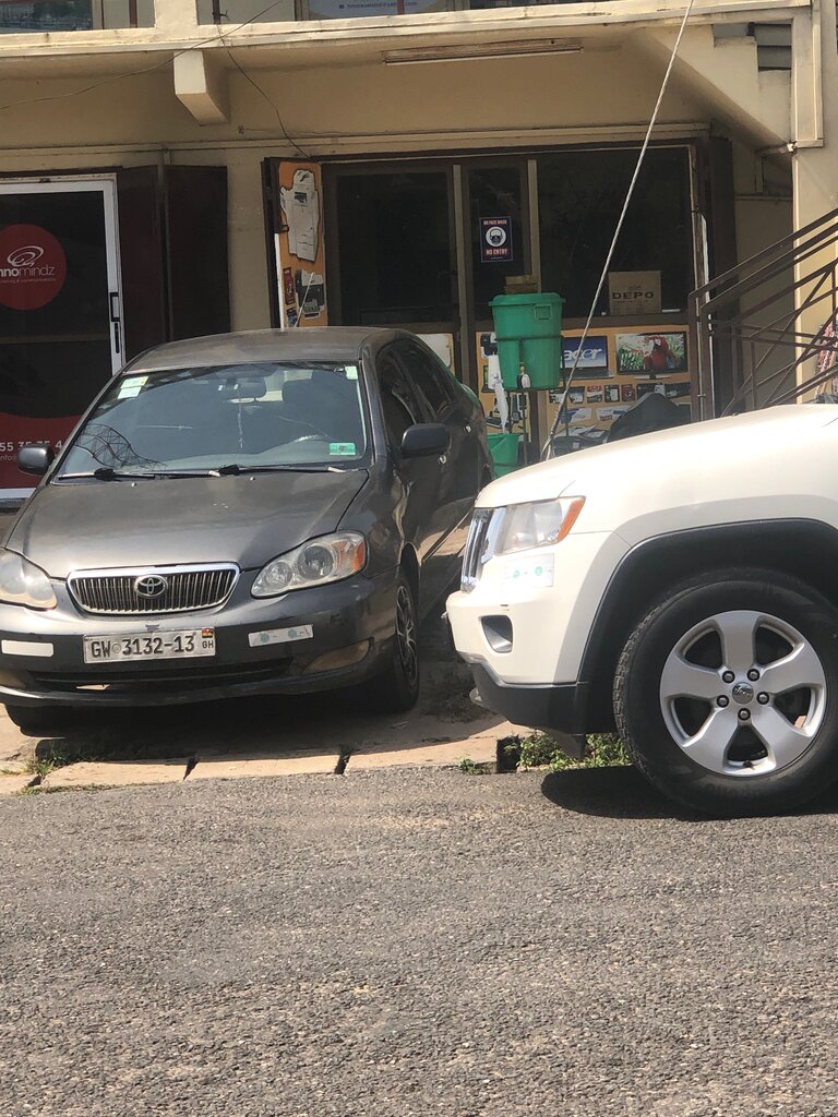 Perfume and cosmetics shop Chari-Carl, Accra, photo