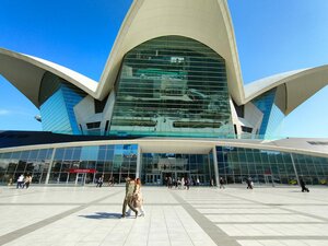 Sky Park Baku (Neftchilar Avenue, 26A), sports and entertainment center