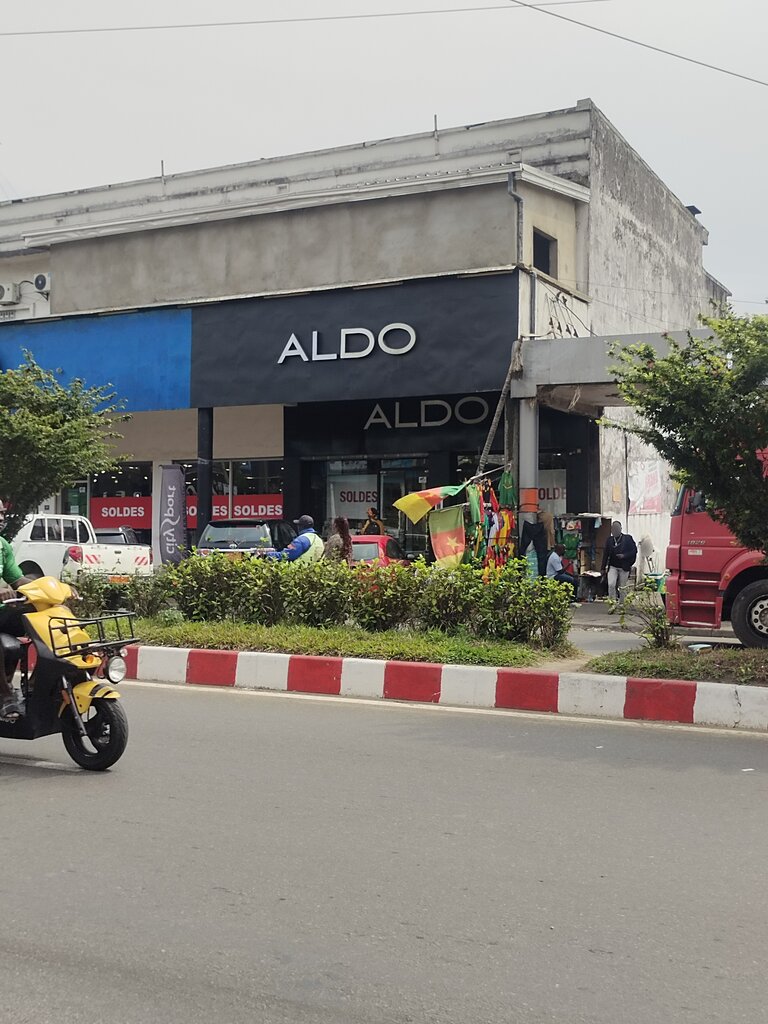 Department store ALDO, Douala, photo