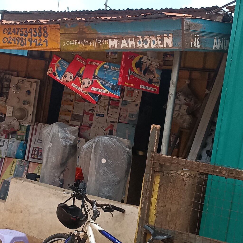 Electronic devices and components Awurade ne mahoden, Earth, photo