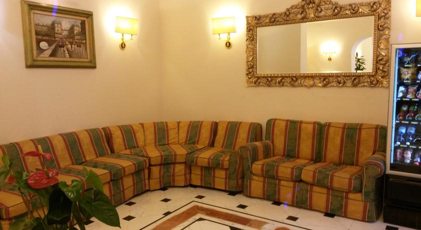 Фото Raeli Hotel Lux