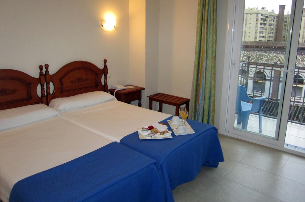 Фото Málaga Hotel Eliseos