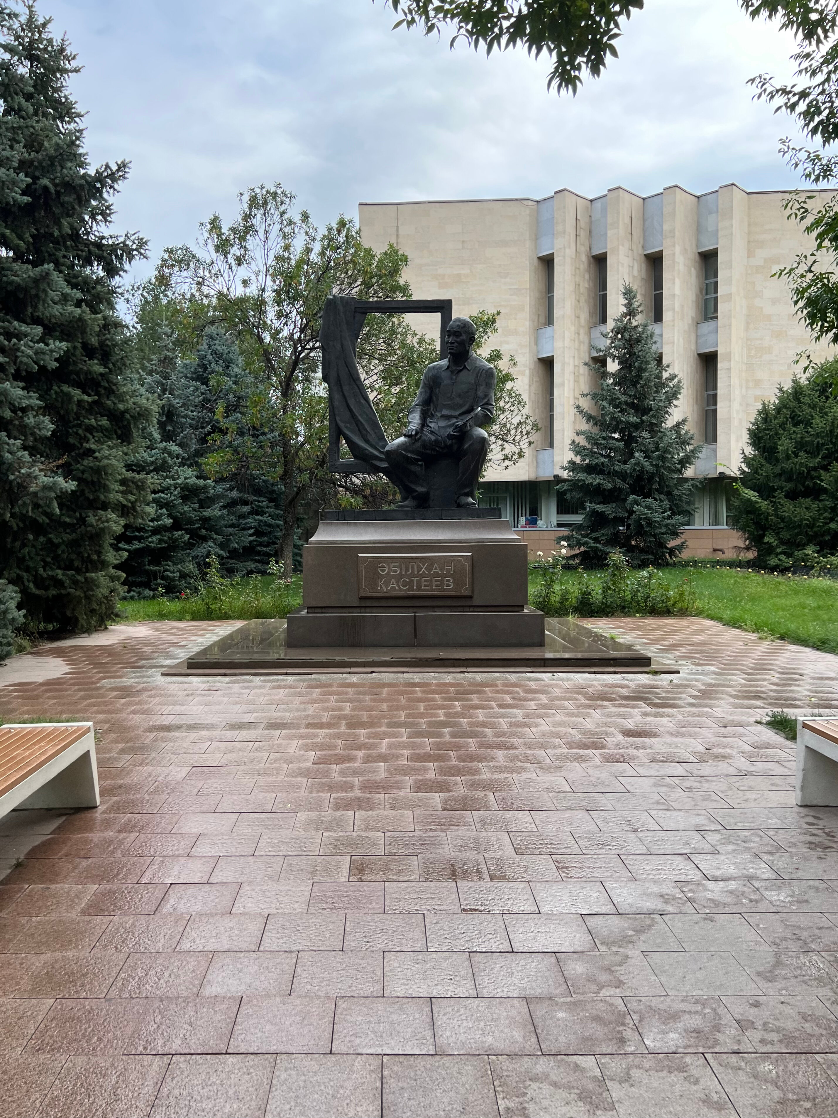 Бірнеше еркек пизканы жалап, бір әйелді сиқырлайды