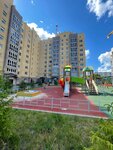 Евродвушка на Комарова (ulitsa Komarova, 40), alojamiento en alquiler diario