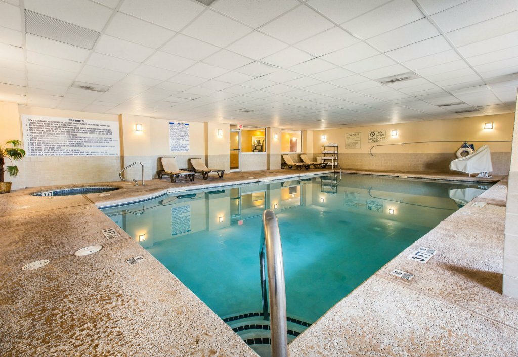 Фото Comfort Suites Forsyth near I-75