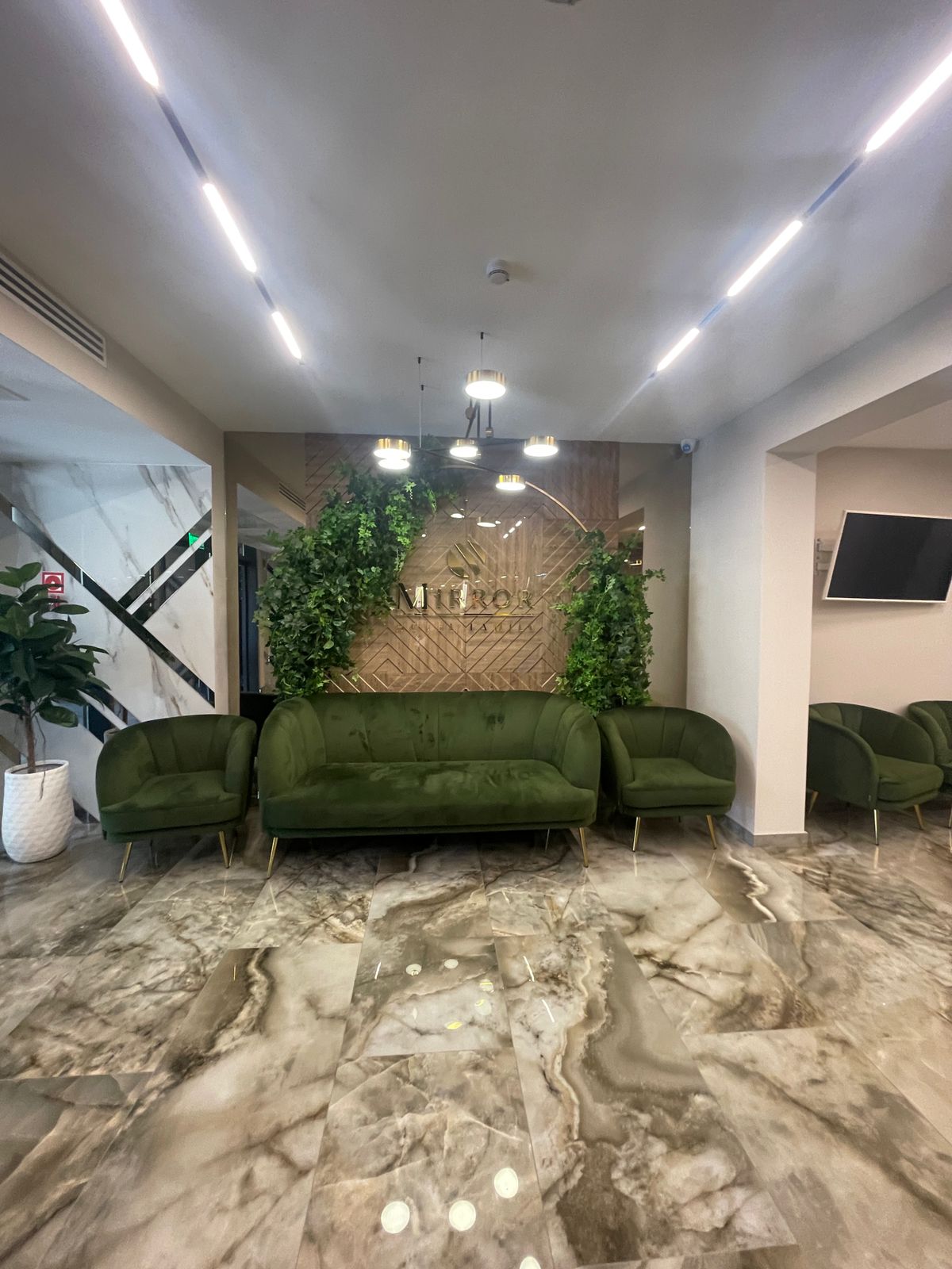 Фото Mirror Family