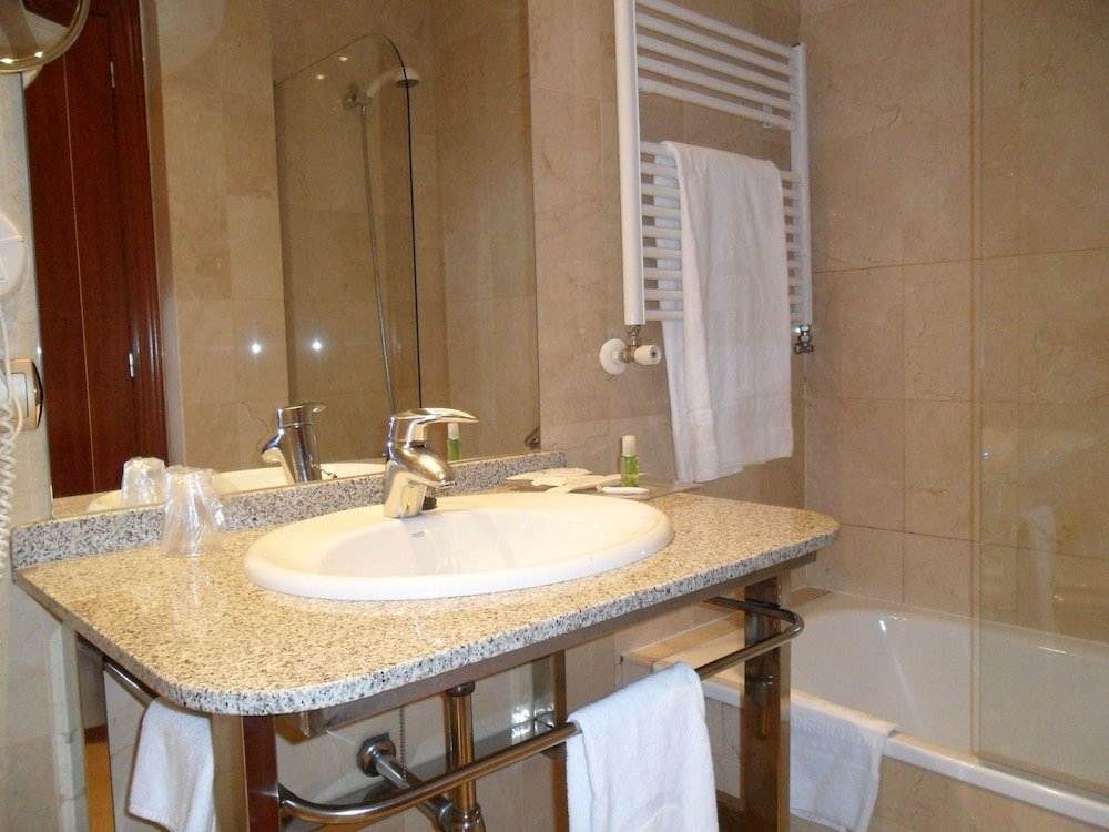 Фото Hotel Ponferrada Plaza