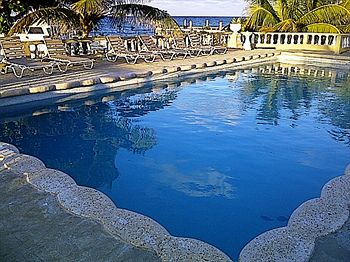 Фото Cariblue Beach Hotel and Scuba Diving Resort