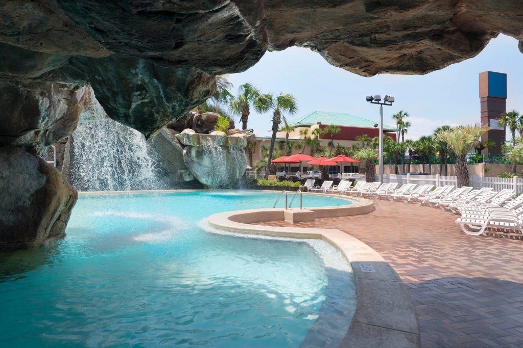 Фото Days Inn by Wyndham Panama City Beach/Ocean Front