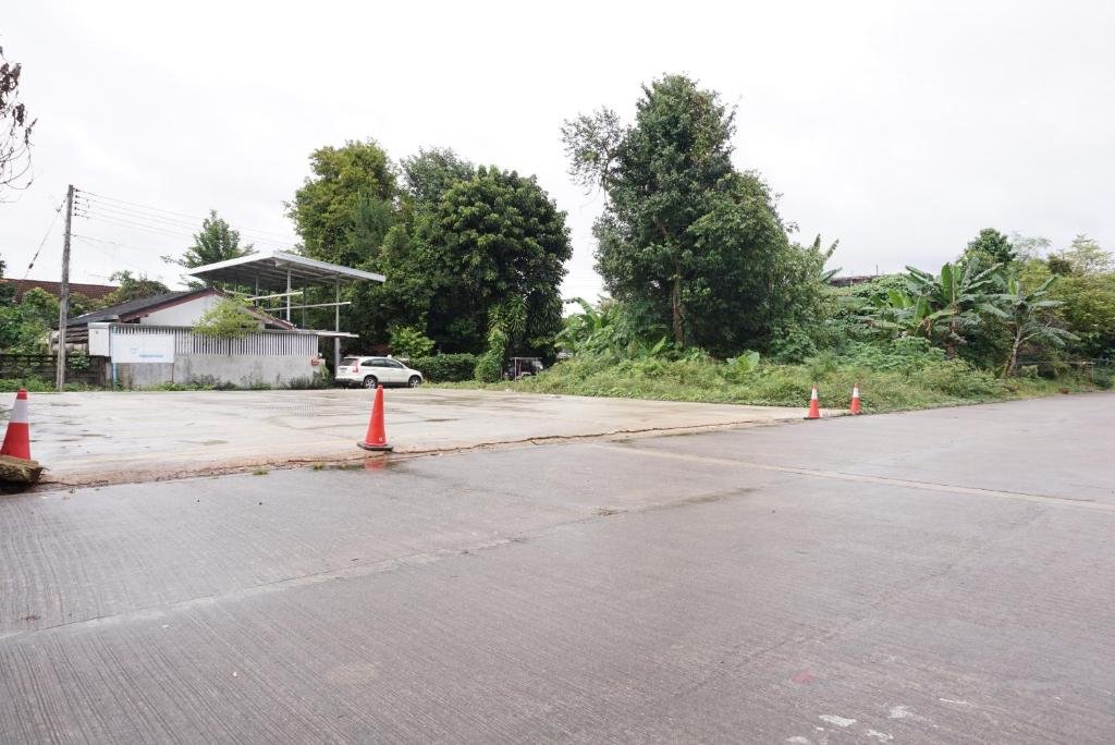 Фото Chompu Nakarin Apartment