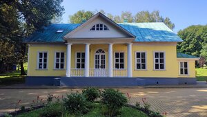 Государственный мемориальный историко-литературный музей-заповедник Ф. И. Тютчева Овстуг (село Овстуг, ул. Тютчева, 30), музей в Брянской области