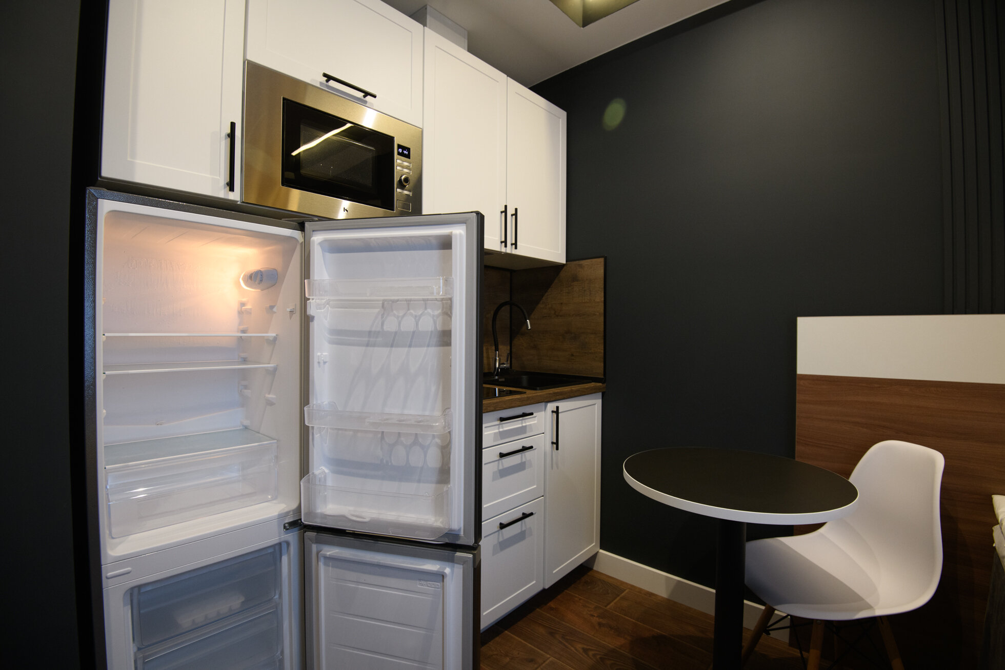 Фото Демократ на Краснопутиловской 111