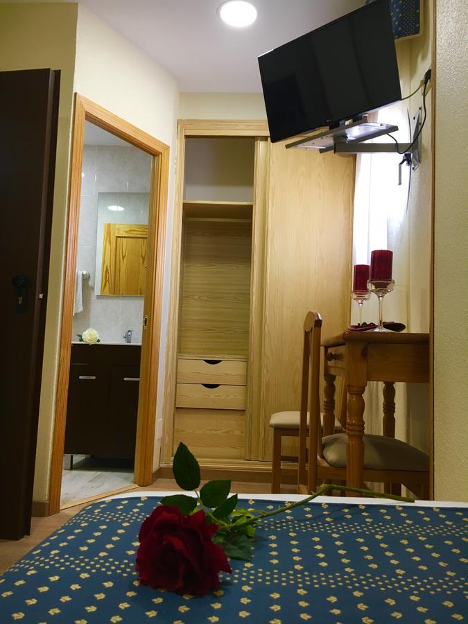 Фото Hostal Cuatro Canos