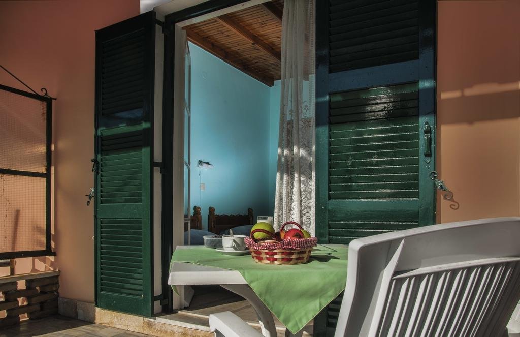 Фото Fouxia Apartments and Studios