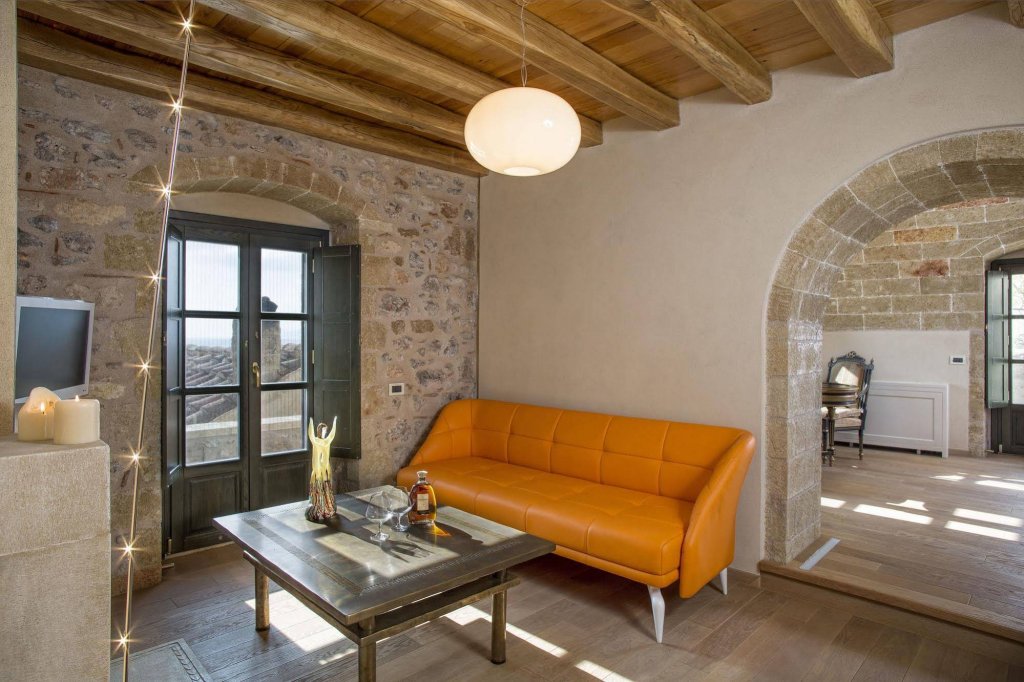 Фото Moni Emvasis Luxury Suites