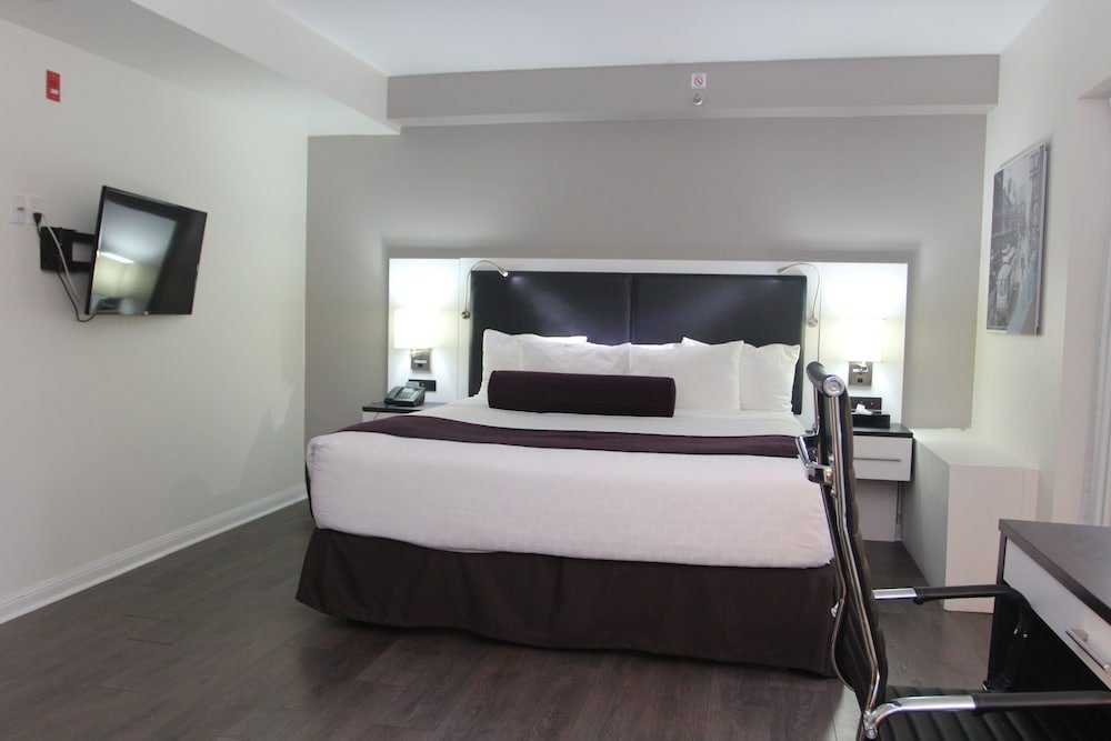 Фото The Saint James Hotel, An Ascend Hotel Collection Member