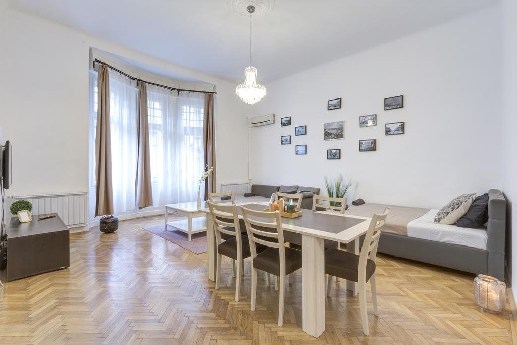 Фото Real Apartments Lovag