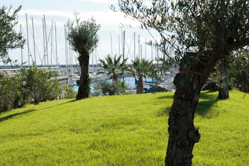 Фото Aregai Marina Hotel & Residence