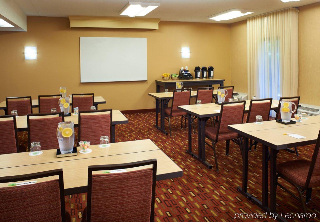 Фото Courtyard by Marriott Lexington North