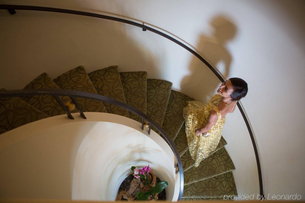 Фото The Pillars Hotel & Club