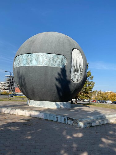 Жанровая скульптура Знак Держава, Омск, фото