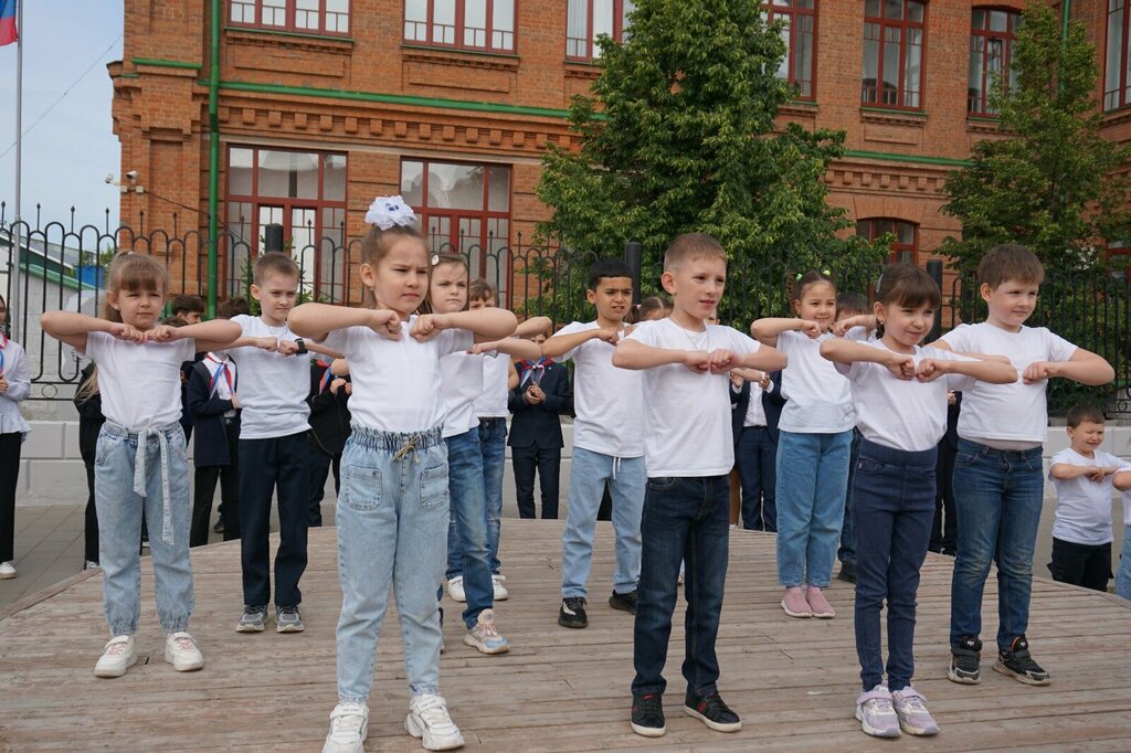 Shkola № 6 srednyaya, school, Buzuluk, ulitsa Lenina, 54 — Yandex Maps