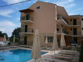 Фото Petros Studios