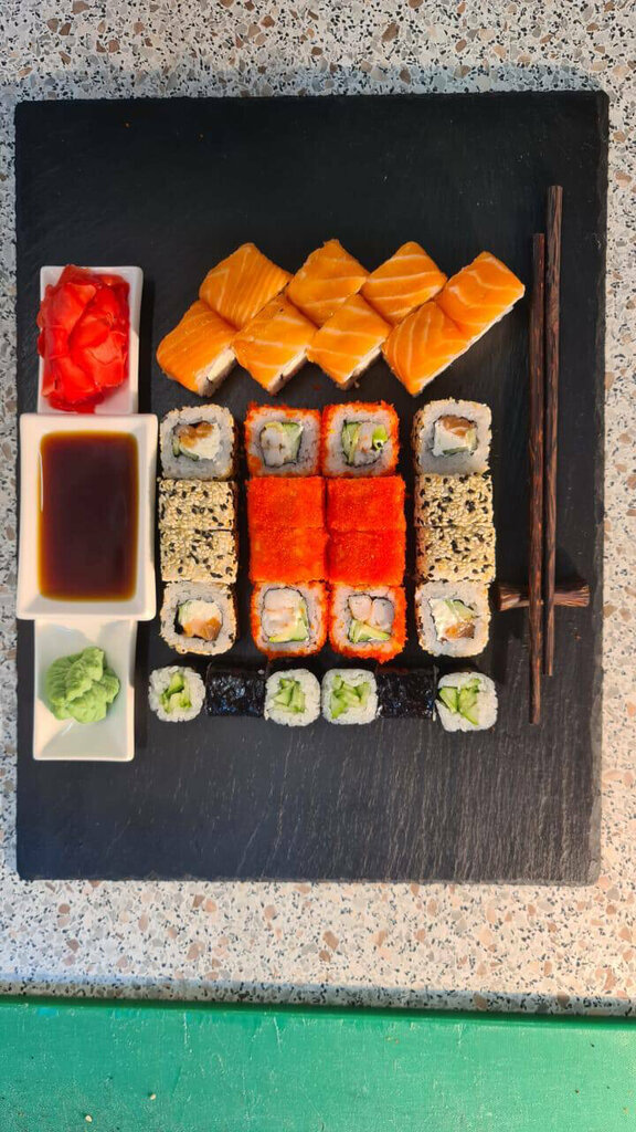 مطعم سوشي Sushi pizza Zarya ، ، صورة