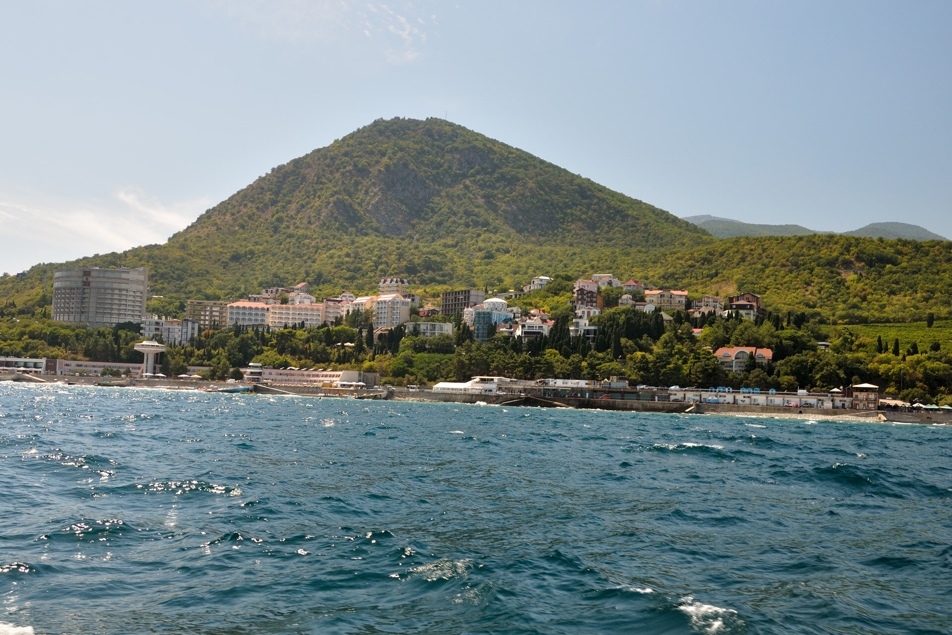 Террасы и панорамные виды: проект комплекса в Алуште