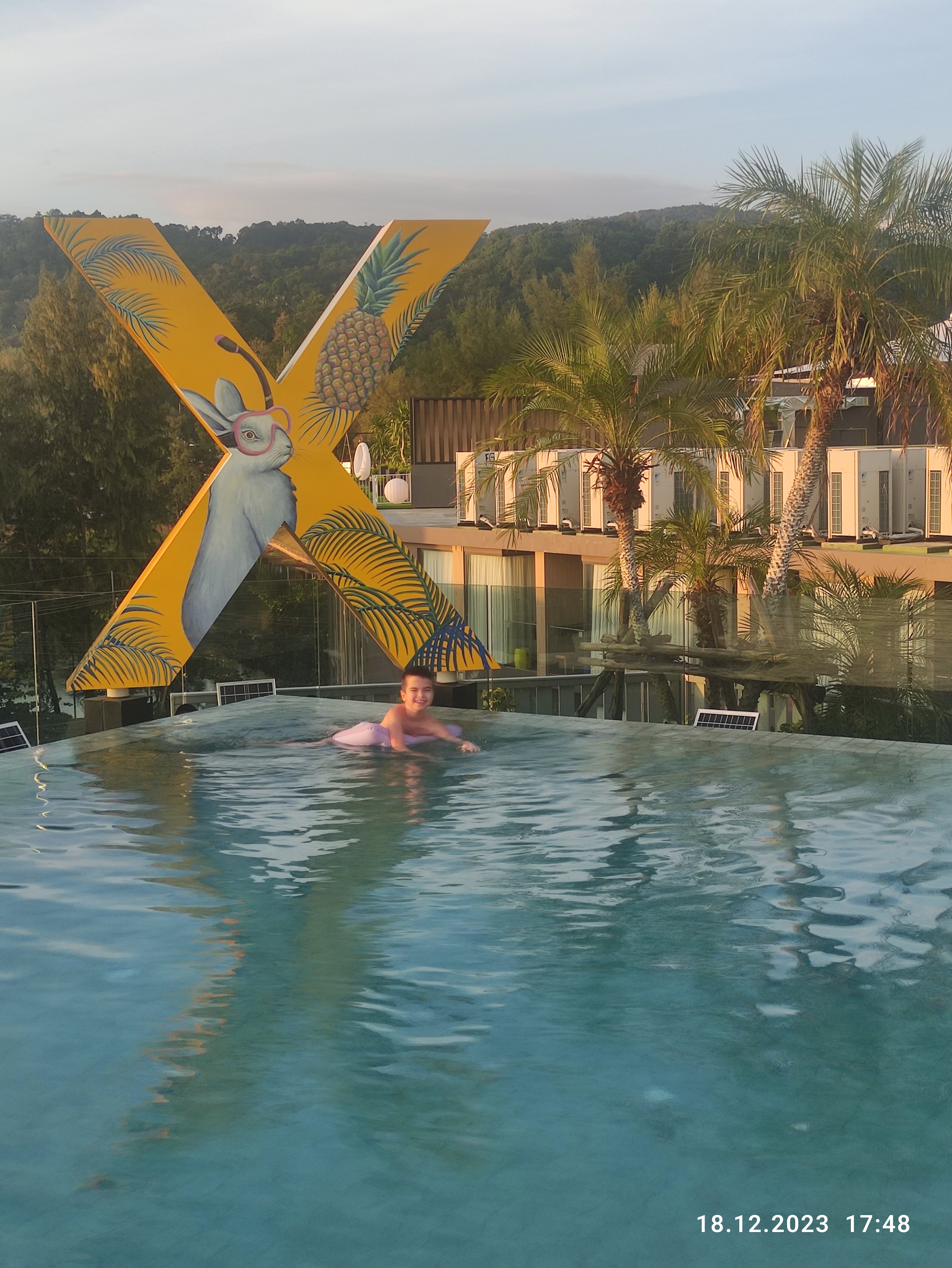 Фото JonoX Phuket Karon Hotel