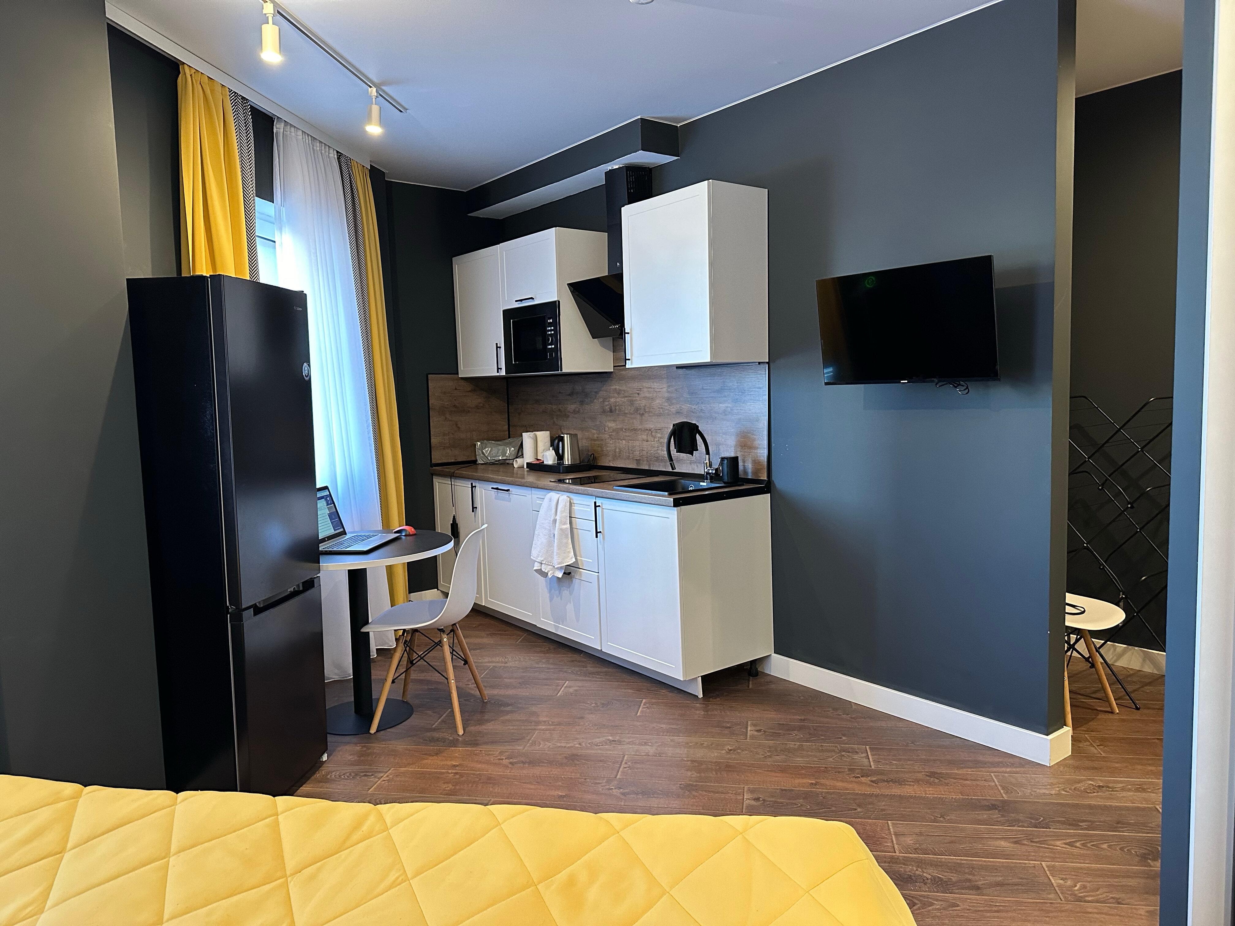 Фото Демократ на Краснопутиловской 111