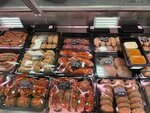 Мясной&Рыбный дом (derevnya Skripovo, Lesnaya ulitsa, 65А) ، محل بقالة