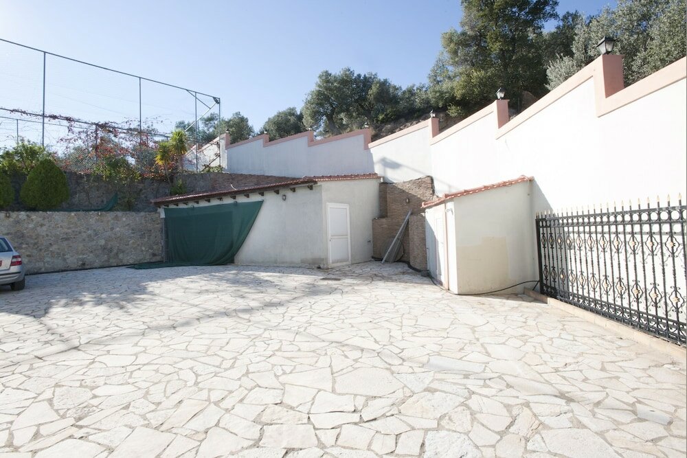 Фото Spacious villa at Ilia Edipsou