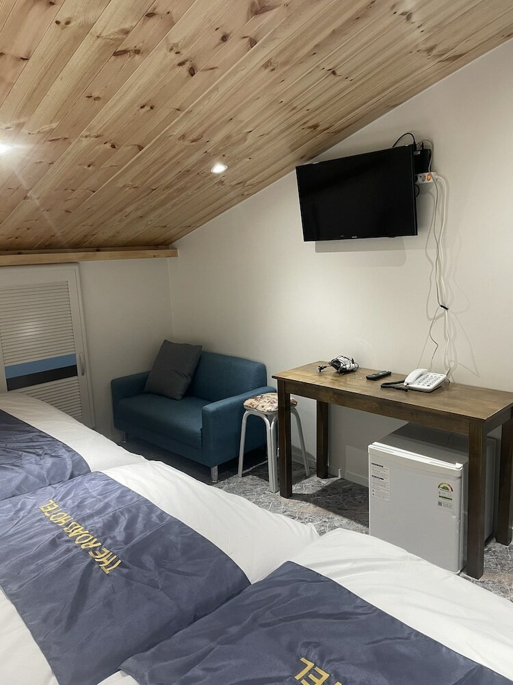 Фото The Road Hotel