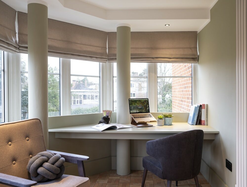 Фото Stylish Studios Southfields Station