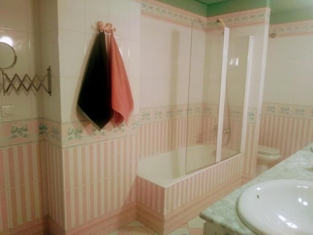 Фото Wish-Suite San Jacinto de Sevilla Apartment