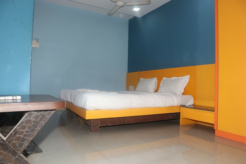 Фото IROOMZ Hotel Shree Krishna Palace