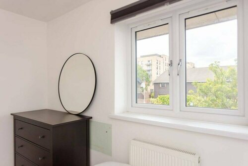 Гостиница Bright 2 Bedroom House in Stratford With Garden