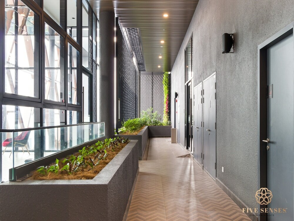 Фото Scarletz Suites by Five senses