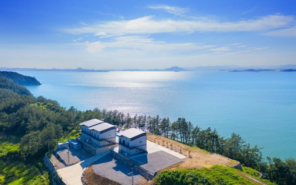 Фото Yeosu Beach Castle Pension