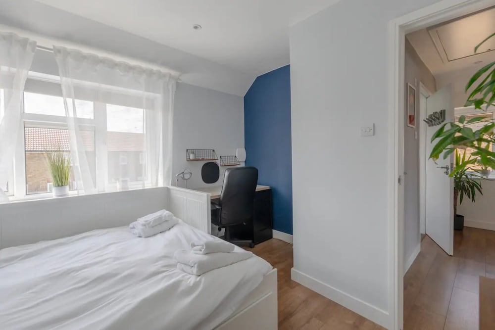 Фото Modern & Spacious 3bd House - Canning Town