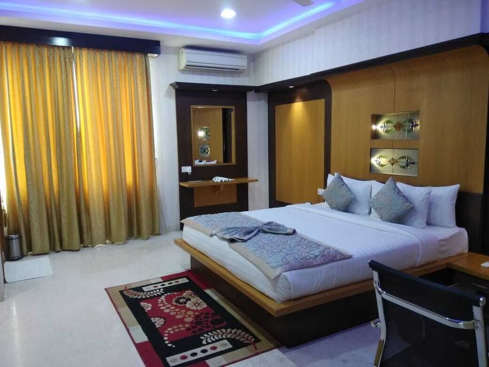 Фото Iroomz Hotel Sr Grand
